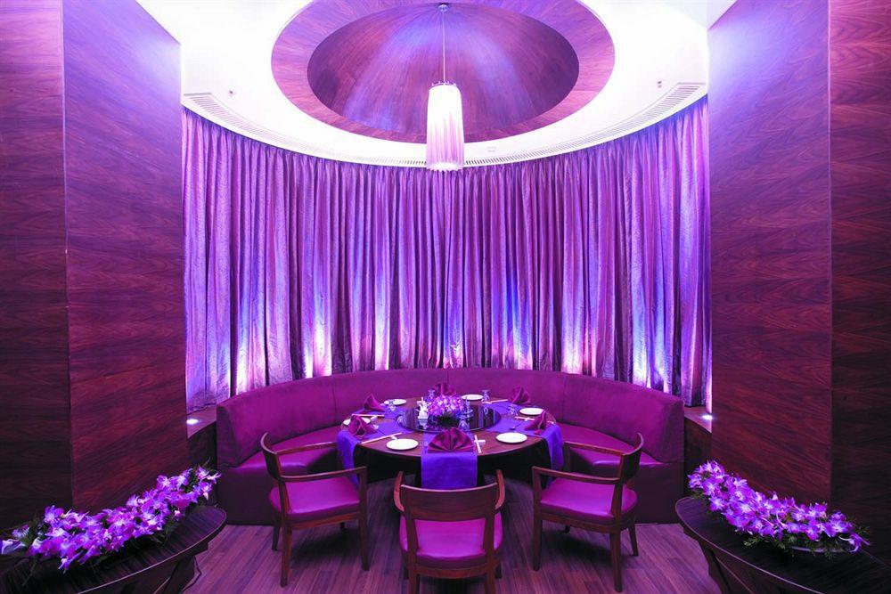 The Retreat Hotel & Convention Centre Mumbai Exteriör bild