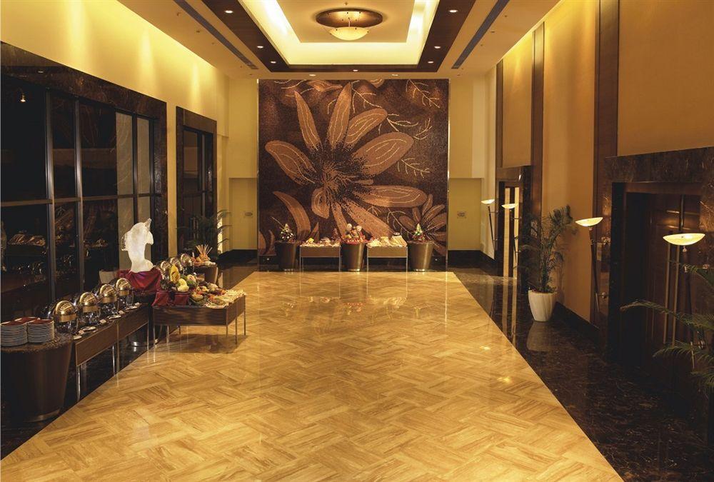 The Retreat Hotel & Convention Centre Mumbai Exteriör bild