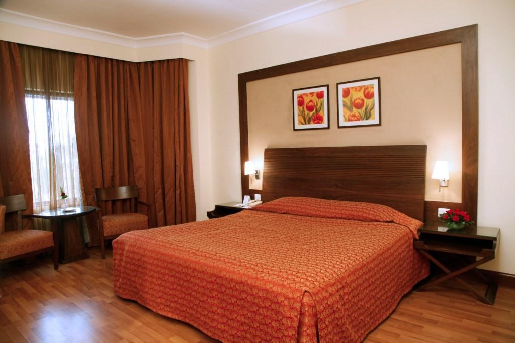 The Retreat Hotel & Convention Centre Mumbai Exteriör bild