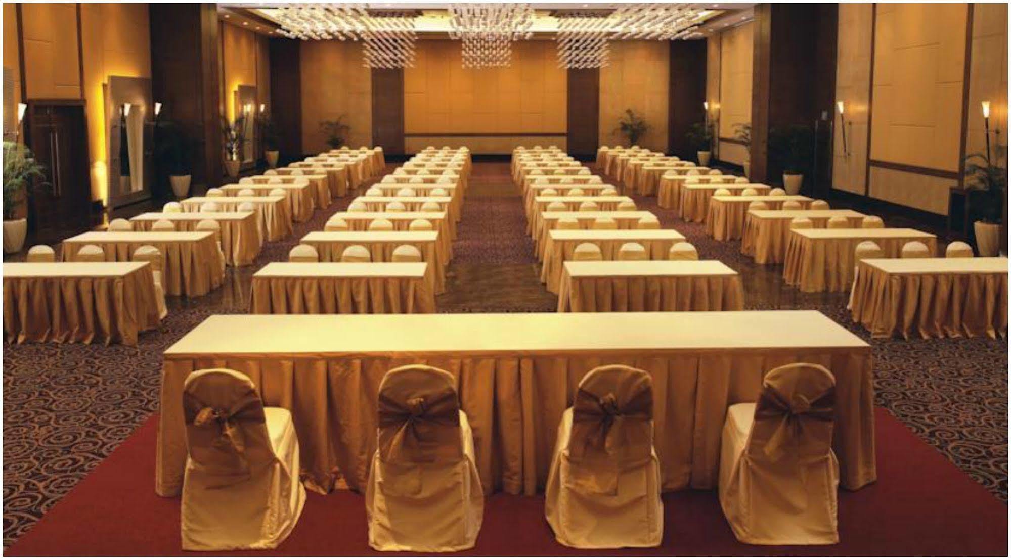 The Retreat Hotel & Convention Centre Mumbai Exteriör bild