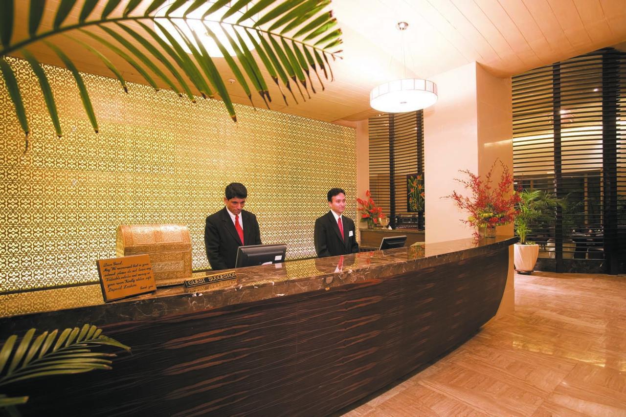 The Retreat Hotel & Convention Centre Mumbai Exteriör bild