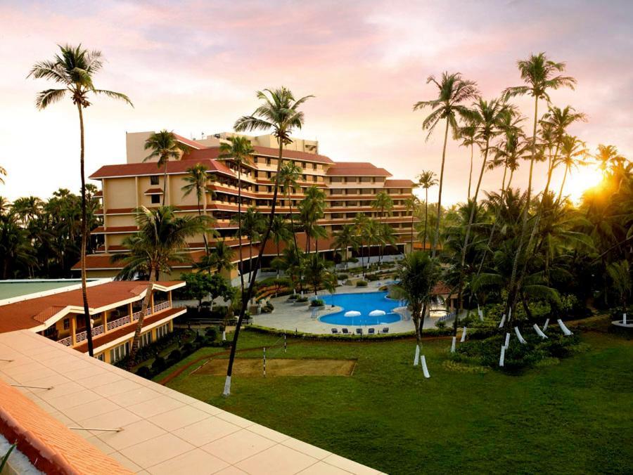 The Retreat Hotel & Convention Centre Mumbai Exteriör bild