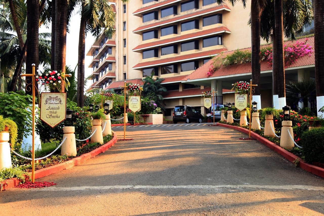 The Retreat Hotel & Convention Centre Mumbai Exteriör bild